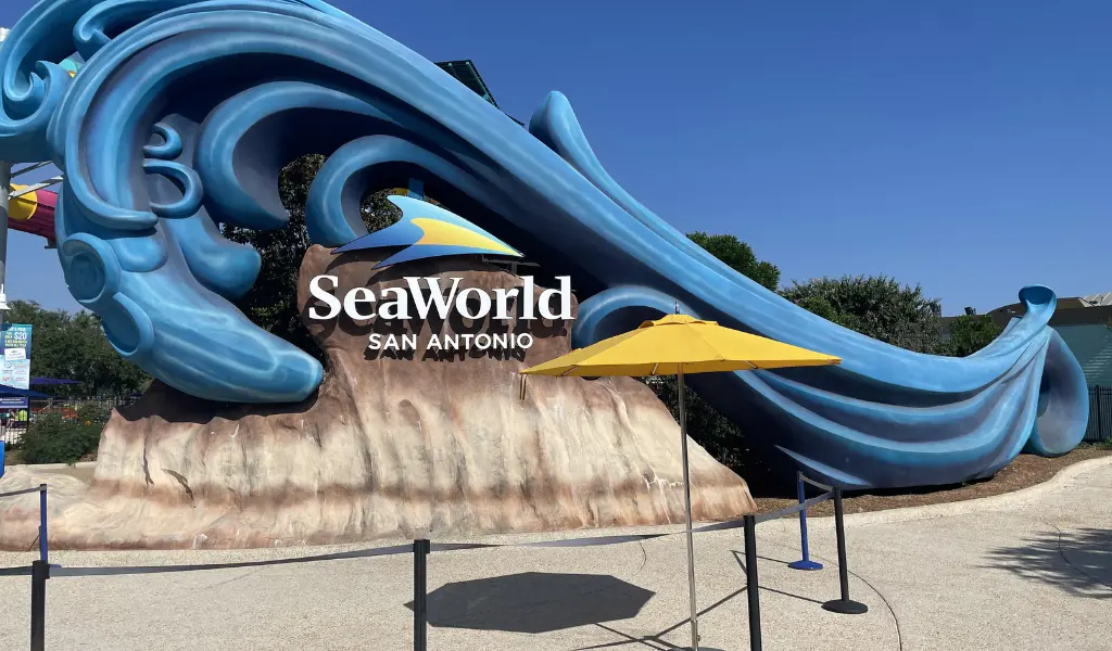 SeaWorld San Antonio theme park near Red Roof Inn hotel SeaWorld SA